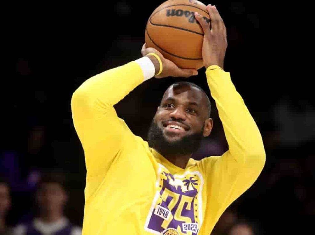 Ticket demand, anticipation grows as LeBron nears Kareem