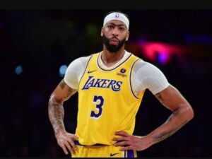 “Anthony Davis Urges Lakers to Spare No Effort in Pursuit of Victory, Rejecting Excuses”