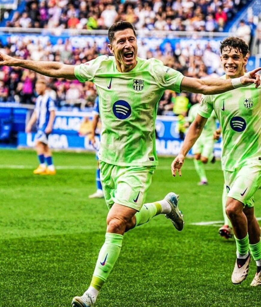 “Lewandowski’s 32-Minute Hat Trick Against Alavés: The Unstoppable Goal Machine Strikes Again!”
